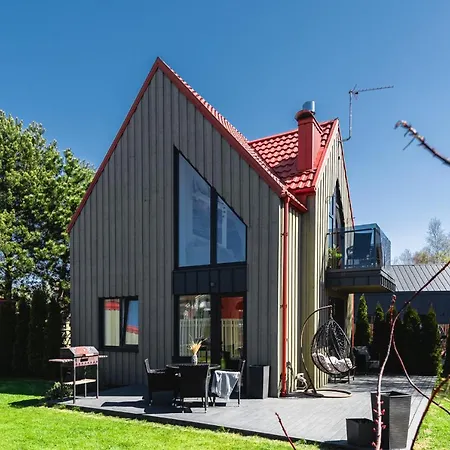 Holiday home Zalioji Kopa Kotedzas Su Dideliu Kiemu, 300 M Iki Juros