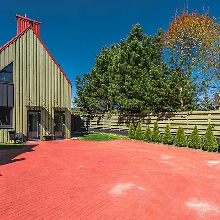Holiday home Zalioji Kopa Kotedzas Su Dideliu Kiemu, 300 M Iki Juros