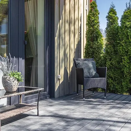 Zalioji Kopa Kotedzas Su Dideliu Kiemu, 300 M Iki Juros Holiday home *