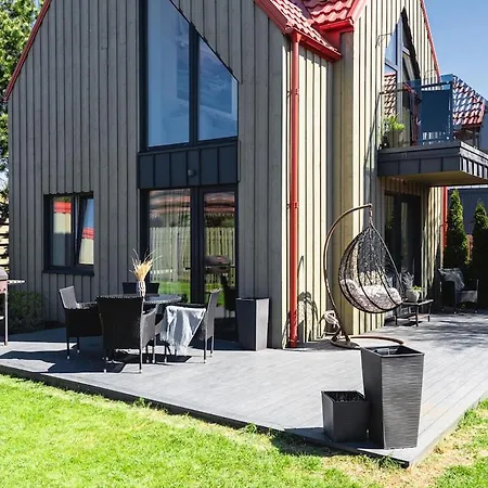 Holiday home Zalioji Kopa Kotedzas Su Dideliu Kiemu, 300 M Iki Juros *