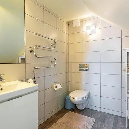 Holiday home Zalioji Kopa Kotedzas Su Dideliu Kiemu, 300 M Iki Juros
